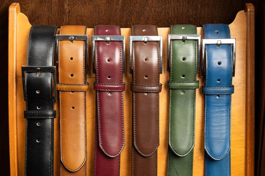 Jak przechowywać paski do spodni, aby uniknąć ich zniszczenia?