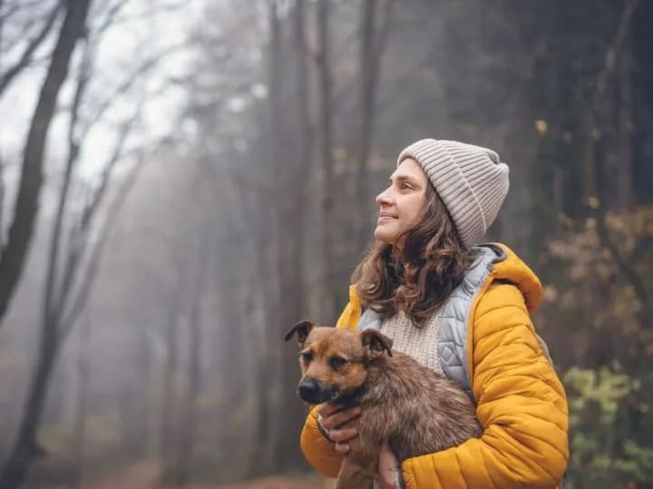 Jaka czapka do musztardowej kurtki? Najlepsze kolory i style na każdą okazję