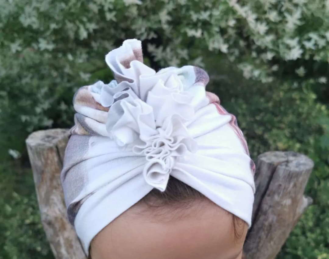 Jak uszyć czapkę turban: proste kroki, by stworzyć modny dodatek.