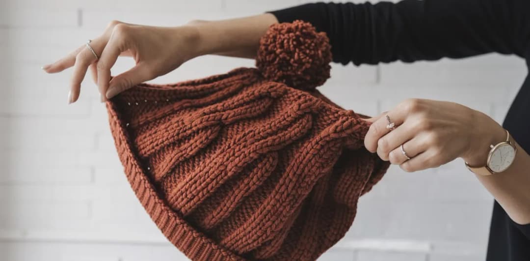 Jak rozciągnąć czapkę: sprawdzone metody na idealne dopasowanie