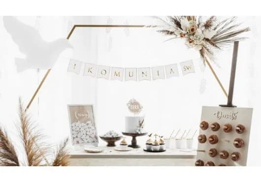 Jak ubrać stół na komunię - piękne dekoracje, które zachwycą gości