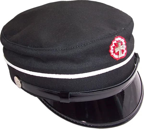 Czapka studenta jak się nazywa? Cechy i tradycje w Polsce.