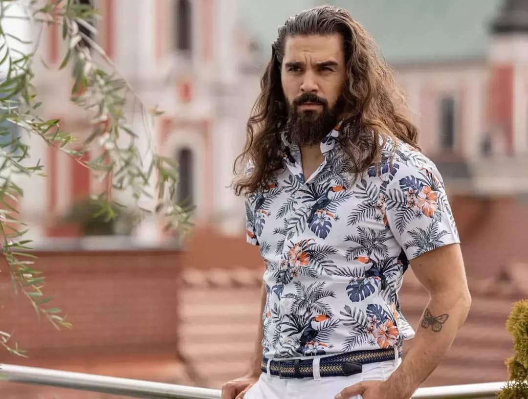 Czy koszula z krótkim rękawem jest elegancka? Zaskakujące wskazówki i style