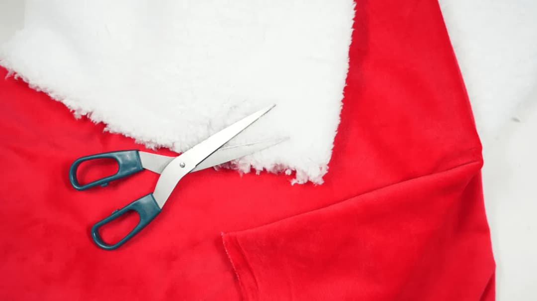 Jak uszyć czapkę Mikołaja - krok po kroku do idealnego świątecznego dodatku