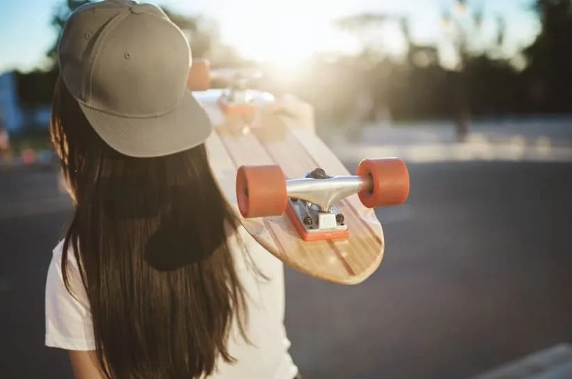 Jak wyprostować czapkę z daszkiem - 5 skutecznych metod na kształt