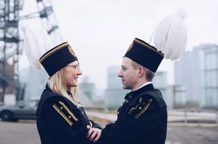 Jak wygląda czapka górnika – cechy, symbole i instrukcja wykonania